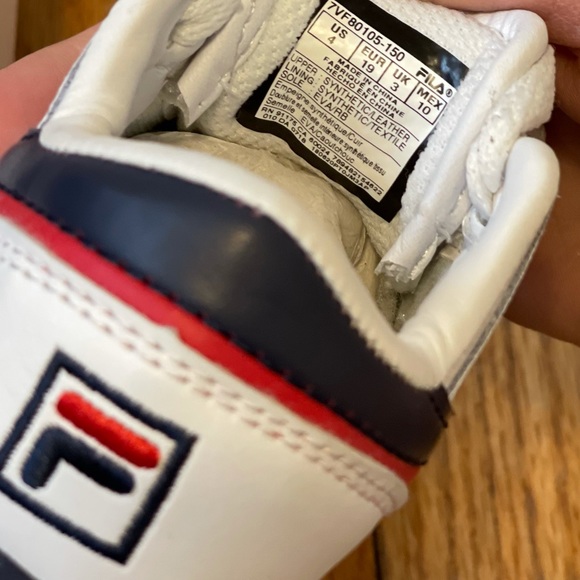 Toddler Fila sneakers size 4 - Picture 6 of 7